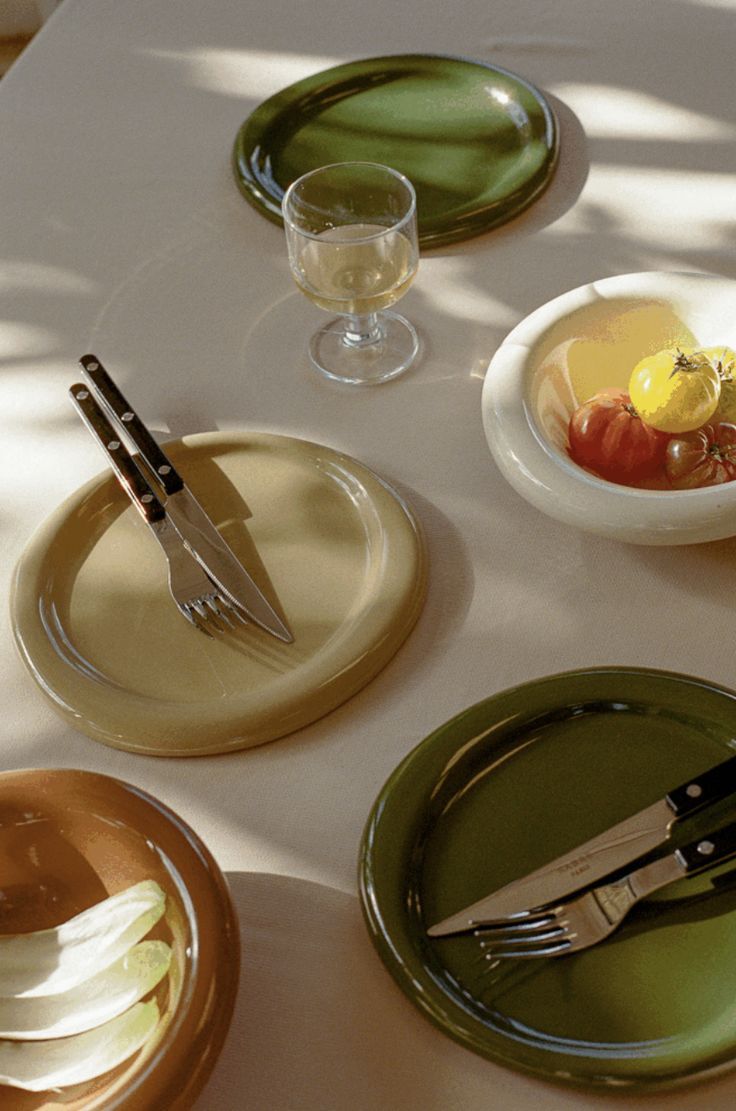 Ceramic tableware for everyday living